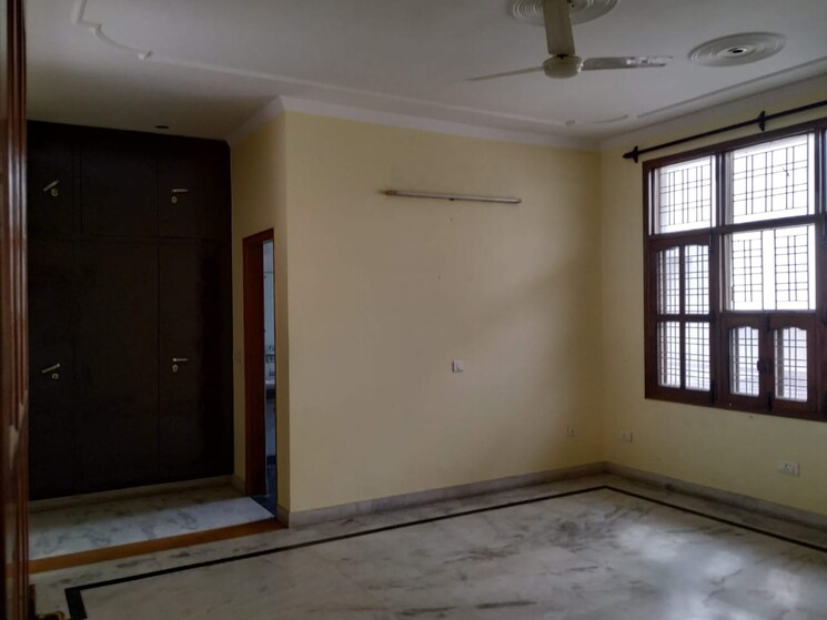Room, sector 15 2 Bedroom 2000 Sq.Ft. Builder Floor In Sector 15 Gurgaon 9514801