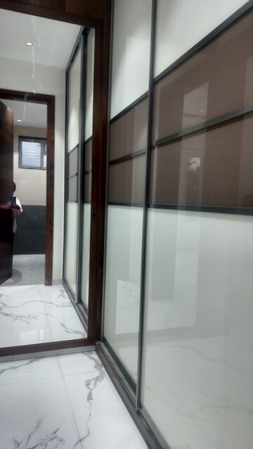 Room in 3 BHK Builder Floor at Jubilee Hills – for Rent