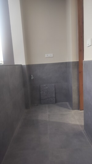 Room in 3 BHK Builder Floor at Jubilee Hills – for Rent