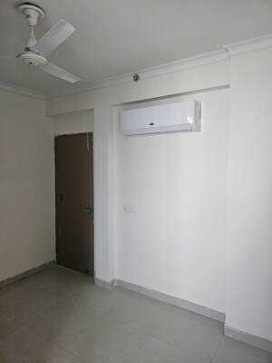 Room in 3 BHK Apartment at Pareena Coban Residences, Sector 99a – for Rent