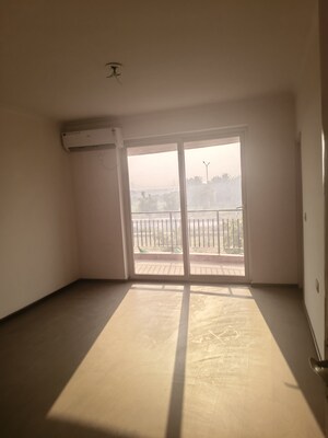 Room in 3 BHK Apartment at Pareena The Elite Residences, Sector 99 – for Rent