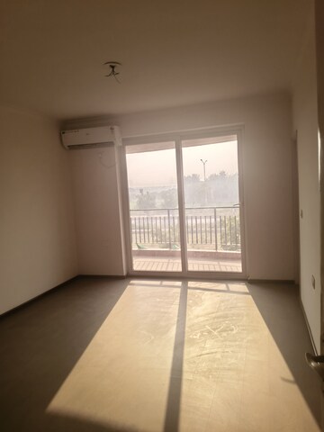 Room in 3 BHK Apartment at Pareena The Elite Residences, Sector 99 – for Rent