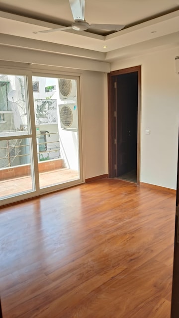 Room in 3 BHK Builder Floor at Unitech South City 1, South City 1 – for Rent