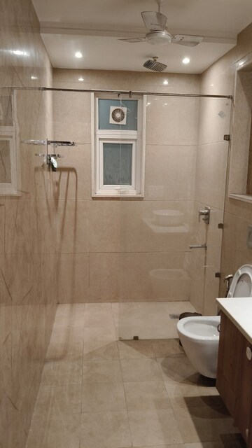Bathroom in 3 BHK Builder Floor at Unitech South City 1, South City 1 – for Rent