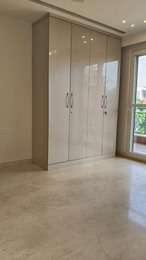 Room in 3 BHK Builder Floor at Unitech South City 1, South City 1 – for Rent