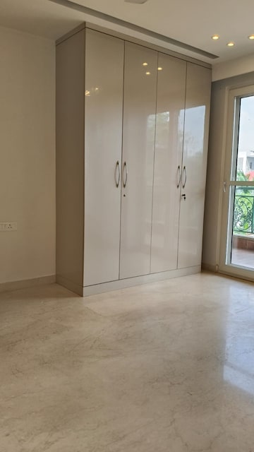 Room in 3 BHK Builder Floor at Unitech South City 1, South City 1 – for Rent