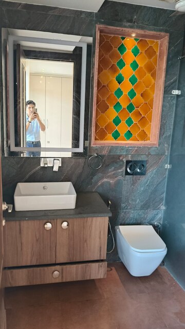 Team Area in 3 BHK Builder Floor at Unitech South City 1, South City 1 – for Rent