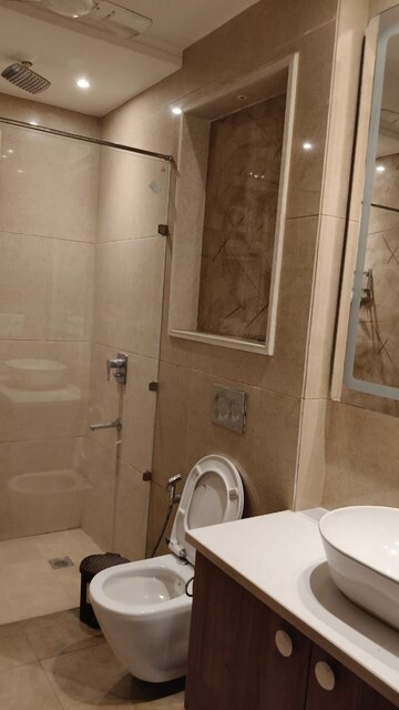 Bathroom in 3 BHK Builder Floor at Unitech South City 1, South City 1 – for Rent