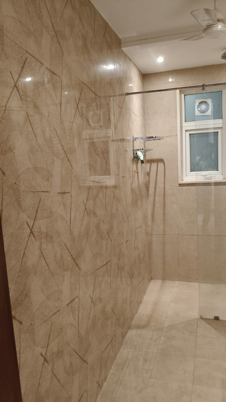 Bathroom, unitech-south-city-1 3 Bedroom 2500 Sq.Ft. Builder Floor In South City 1 Gurgaon 9514836