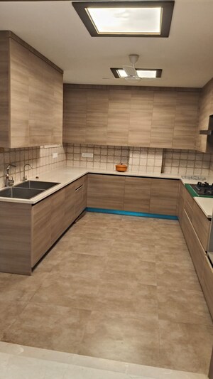 Kitchen in 3 BHK Builder Floor at Unitech South City 1, South City 1 – for Rent