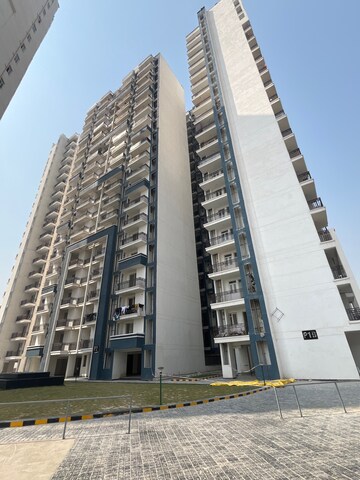 2.5 BHK Apartment For Sale in SLF Anushree, Sector 75