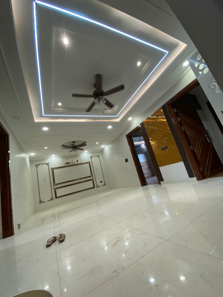 undefined, parklands 3 Bedroom 250 Sq.Yd. Builder Floor In Sector 85 Faridabad 9514853