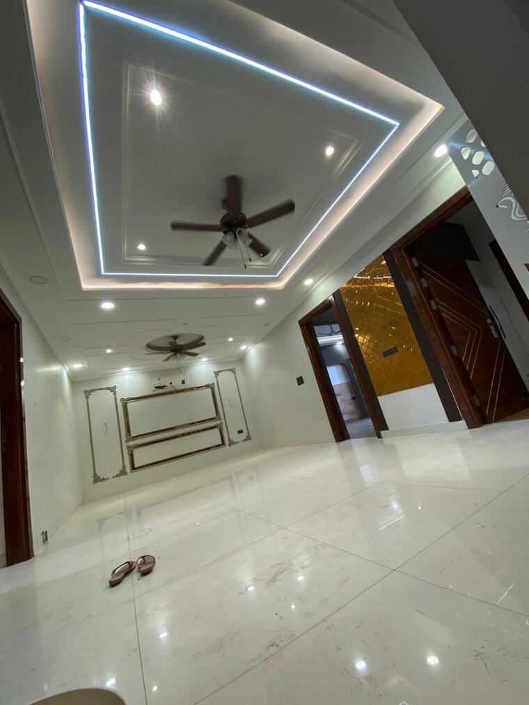 undefined, parklands 3 Bedroom 250 Sq.Yd. Builder Floor In Sector 85 Faridabad 9514853