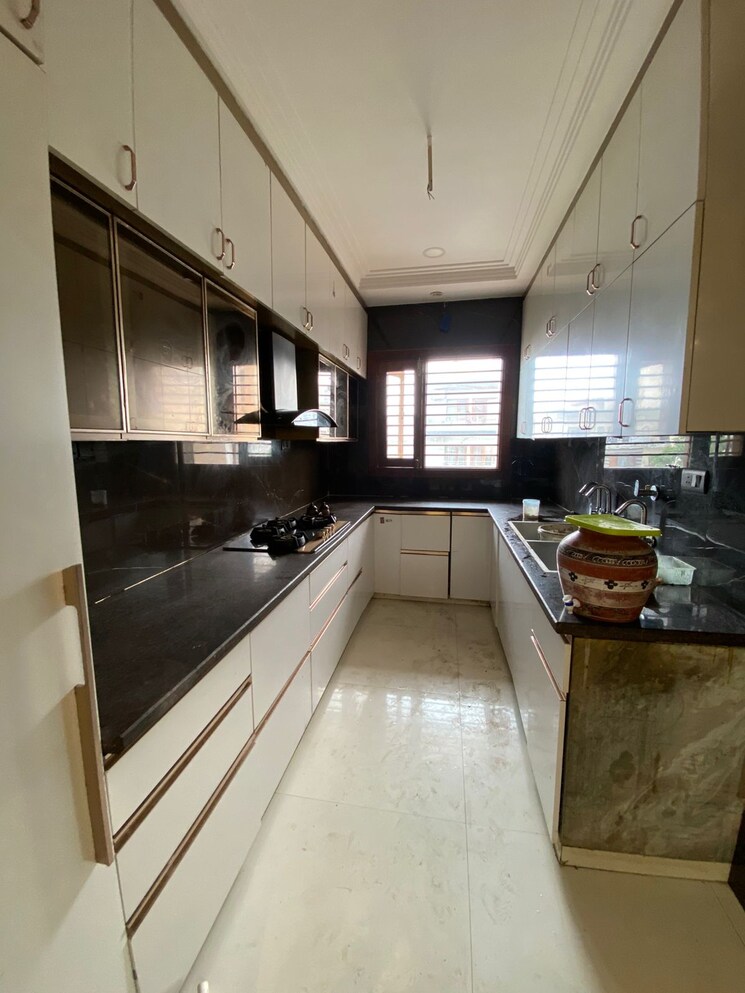 Kitchen, parklands 3 Bedroom 250 Sq.Yd. Builder Floor In Sector 85 Faridabad 9514853