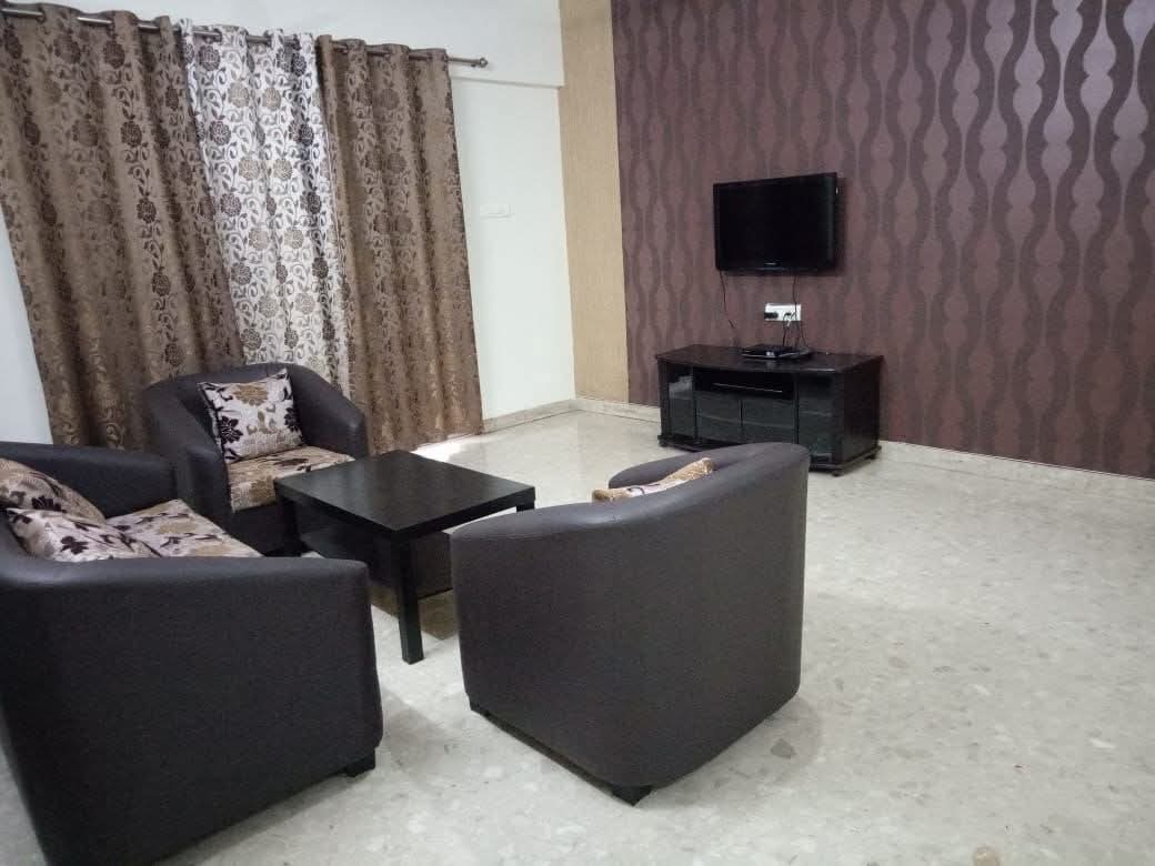 3.5 BHK + Servant Room Apartment For Rent in Magarpatta Laburnum Park