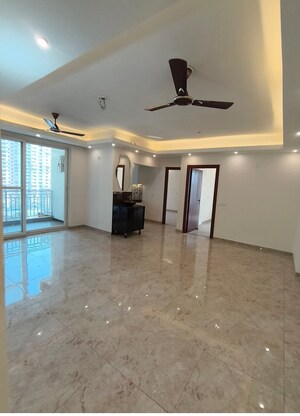 Room in 3.5 BHK Apartment at Surya Aastha Greens, Sector 4 Greater Noida – for Rent