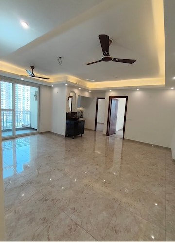 Room in 3.5 BHK Apartment at Surya Aastha Greens, Sector 4 Greater Noida – for Rent