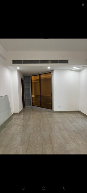 Room in 3.5 BHK Apartment at Supertech ORB, Sector 74 – for Rent