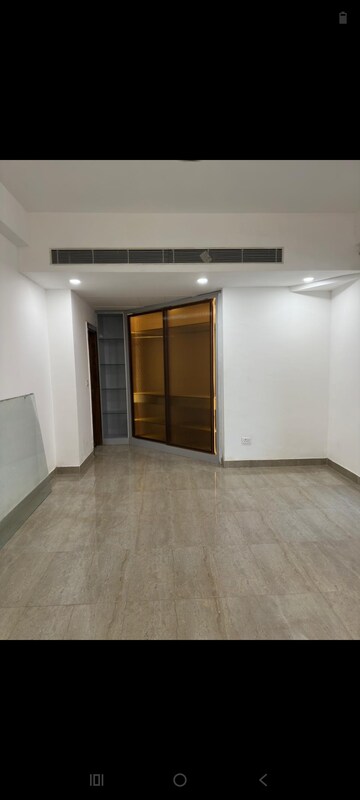 Room in 3.5 BHK Apartment at Supertech ORB, Sector 74 – for Rent