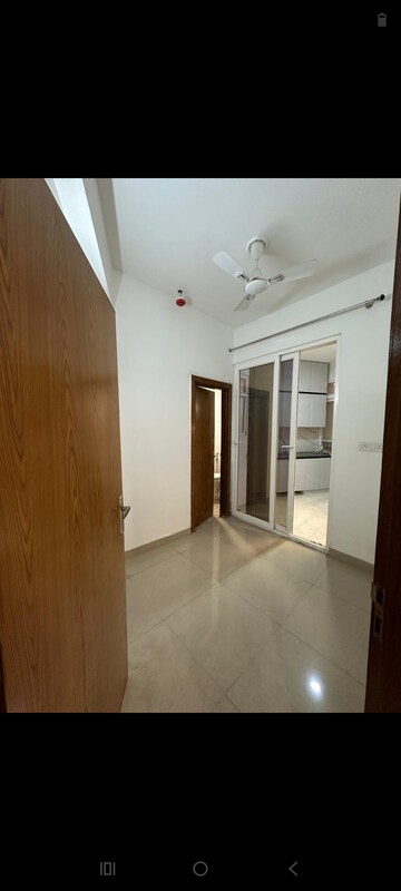 Room in 3.5 BHK Apartment at Supertech ORB, Sector 74 – for Rent