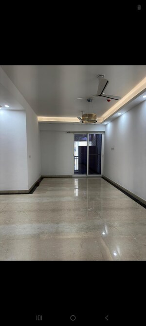 Room in 3.5 BHK Apartment at Supertech ORB, Sector 74 – for Rent