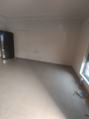 Room in 2 BHK Independent House at RWA Apartments Sector 70, Sector 70 – for Rent