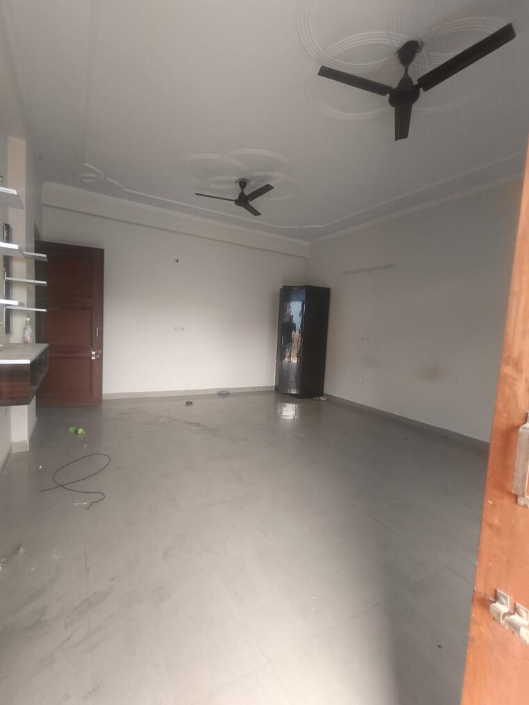 Room, rwa-apartments-sector-70 2 Bedroom 1500 Sq.Mt. Independent House In Sector 70 Noida 9514886