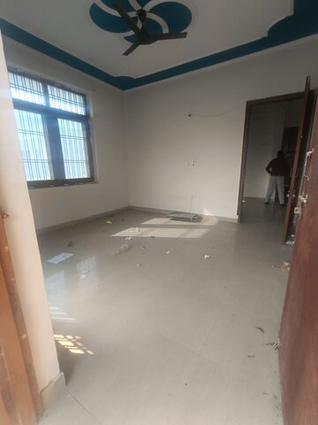 Room in 2 BHK Independent House at RWA Apartments Sector 70, Sector 70 – for Rent