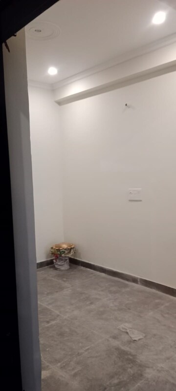 Room in 2 BHK Builder Floor at Sector 15 ii – for Rent