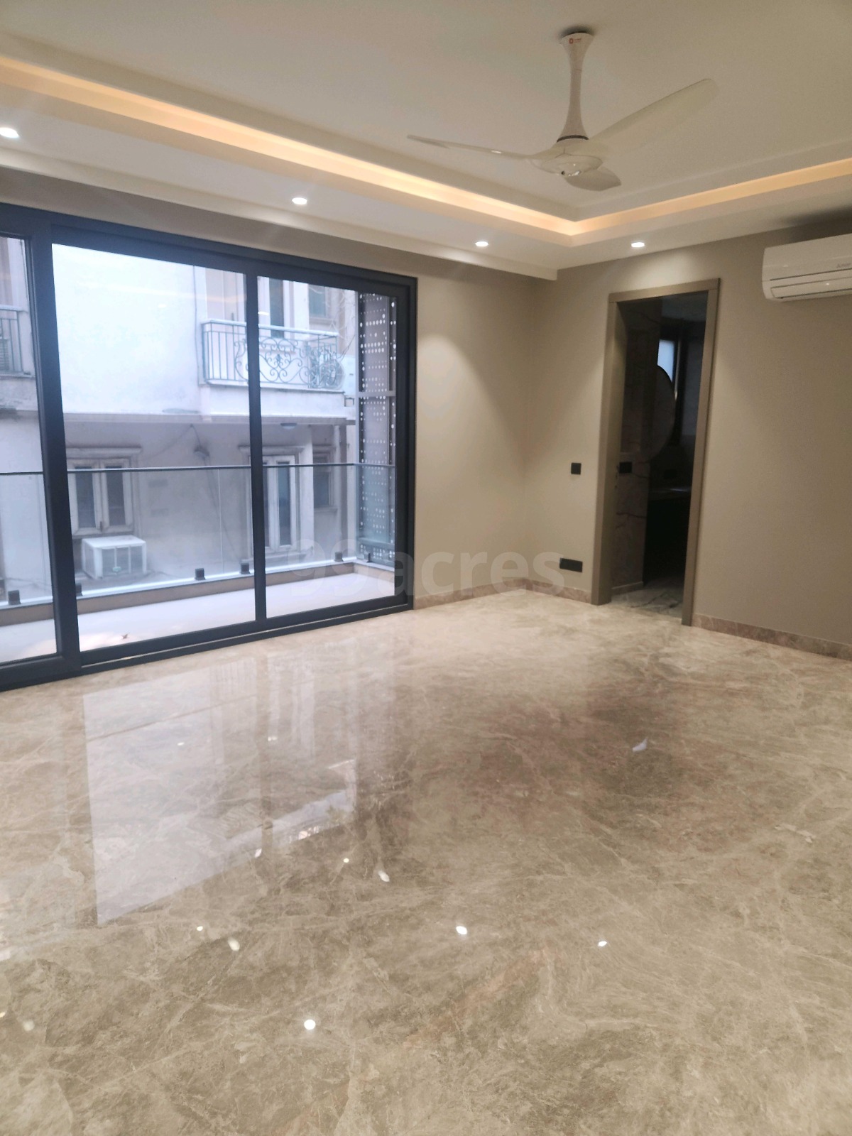 4 BHK + Servant Room Apartment For Sale in Sahara Grace