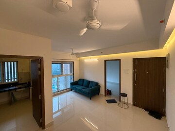 Room in 3 BHK Apartment at Parel – for Rent