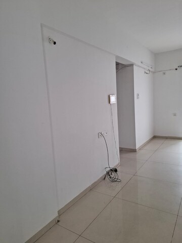 Room in 3 BHK Apartment at Venkatesh Fortune Plaza, Kharadi – for Rent