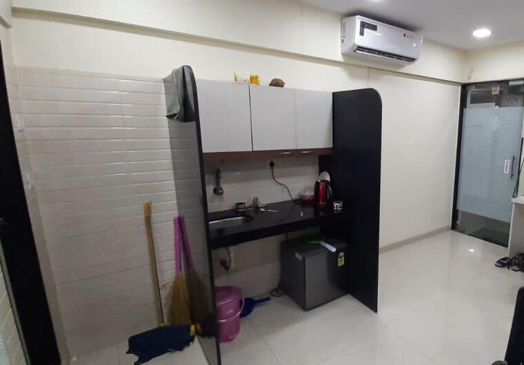 Team Area, thacker-tower Commercial Office Space 530 Sq.Ft. In Vashi Sector 17 Navi Mumbai 9514972