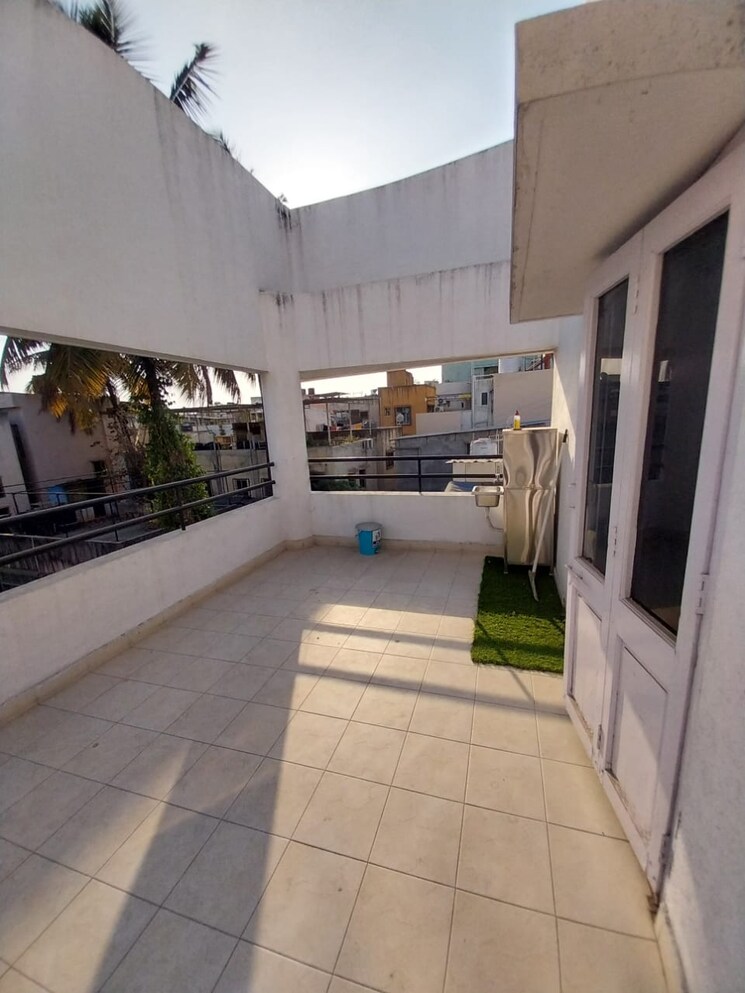  Parking, karve nagar Commercial Office Space 2000 Sq.Ft. In Karve Nagar Pune 9514996