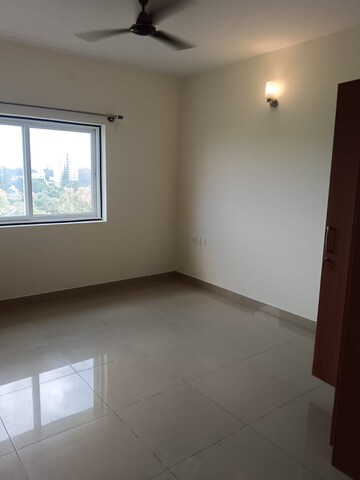 Room in 3 BHK Apartment at Mantri Webcity, Hennur – for Rent