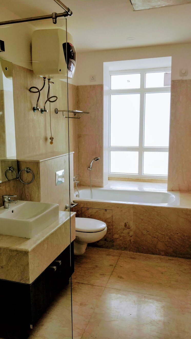 Bathroom, emaar-the-palm-drive-the-premier-terraces 3 Bedroom 1950 Sq.Ft. Apartment In Sector 66 Gurgaon 9514999