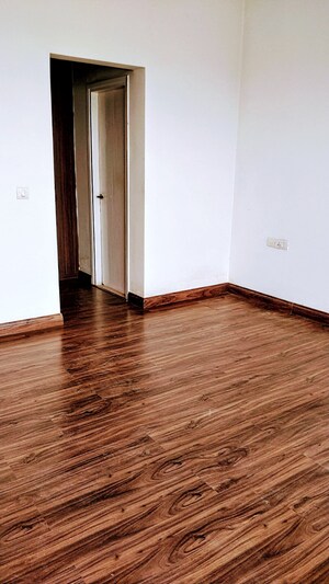 Room in 3 BHK Apartment at Emaar The Palm Drive-The Premier Terraces, Sector 66 – for Rent