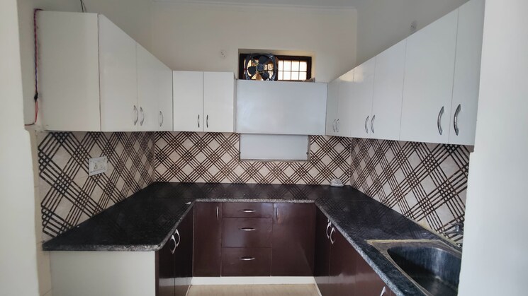 Kitchen, green fields colony 3 Bedroom 200 Sq.Yd. Builder Floor In Green Fields Colony Faridabad 9515025