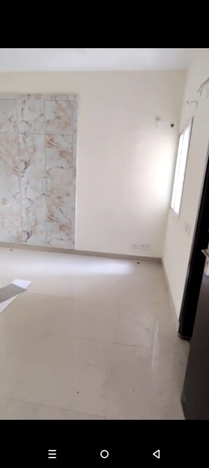Room in 2 BHK Apartment at Amrapali Enchante, Tech Zone 4 Greater Noida – for Rent