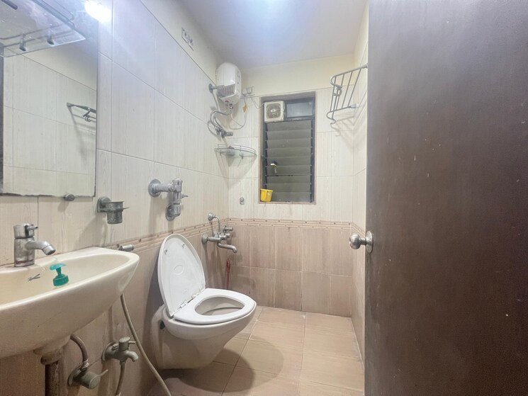 Bathroom, vijay-orovia 3 Bedroom 980 Sq.Ft. Apartment In Ghodbunder Road Thane 9515155