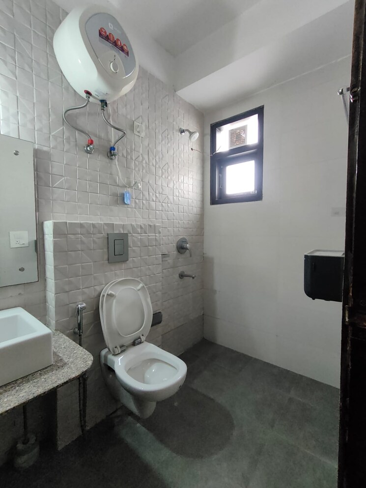 Bathroom, unitech-greenwood-city-apartment 3 Bedroom 2800 Sq.Ft. Builder Floor In Sector 45 Gurgaon 9515177