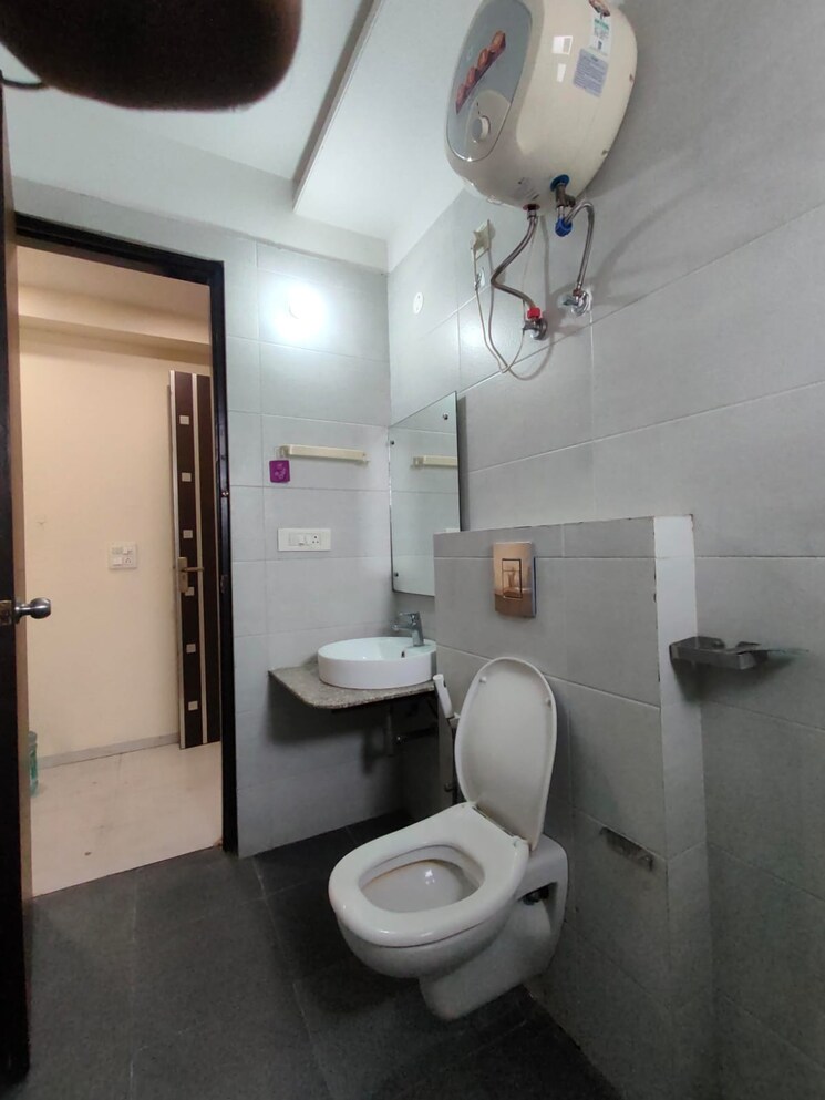 Bathroom, unitech-greenwood-city-apartment 3 Bedroom 2800 Sq.Ft. Builder Floor In Sector 45 Gurgaon 9515177