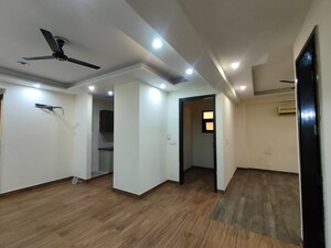 Building Lobby in 3 BHK Builder Floor at Unitech Greenwood City Apartment, Sector 45 – for Rent