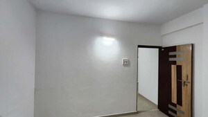 Room in 2 BHK Apartment at Kotwal Wadi – for Rent