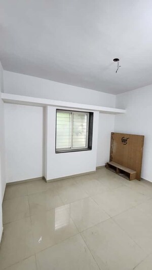 Room in 2 BHK Apartment at Kotwal Wadi – for Rent