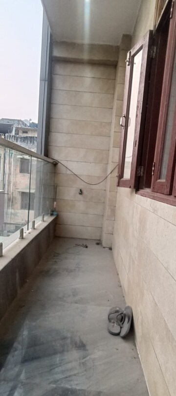 Balcony in 2 BHK Builder Floor at Mayur Vihar Phase 1 – for Rent