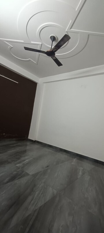 Room in 2 BHK Builder Floor at Mayur Vihar Phase 1 – for Rent