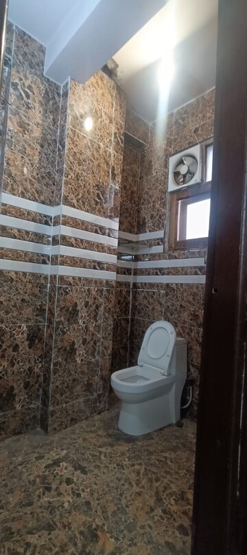 Bathroom in 2 BHK Builder Floor at Mayur Vihar Phase 1 – for Rent