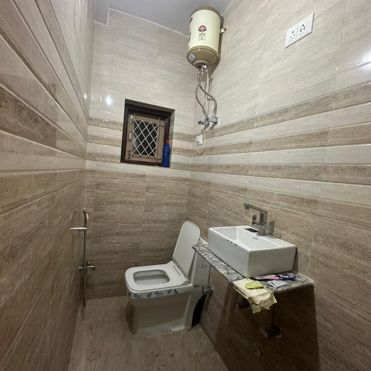 Bathroom, katwaria sarai 1 RK 250 Sq.Ft. Apartment In Katwaria Sarai Delhi 9515223