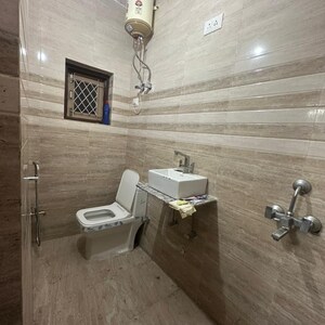 Bathroom in 1 RK Apartment at Katwaria Sarai – for Rent
